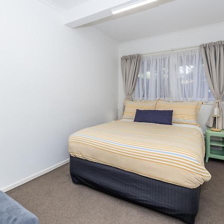 2 Bedroom Home Away From Home Near Cbd & Private Parking Hamilton Extérieur photo