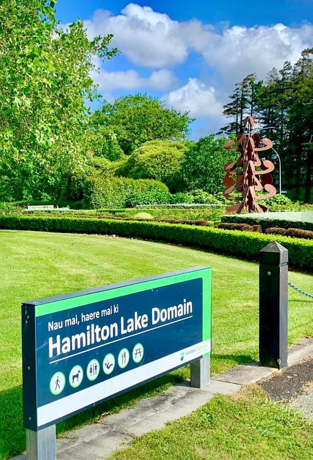 2 Bedroom Home Away From Home Near Cbd & Private Parking Hamilton Extérieur photo