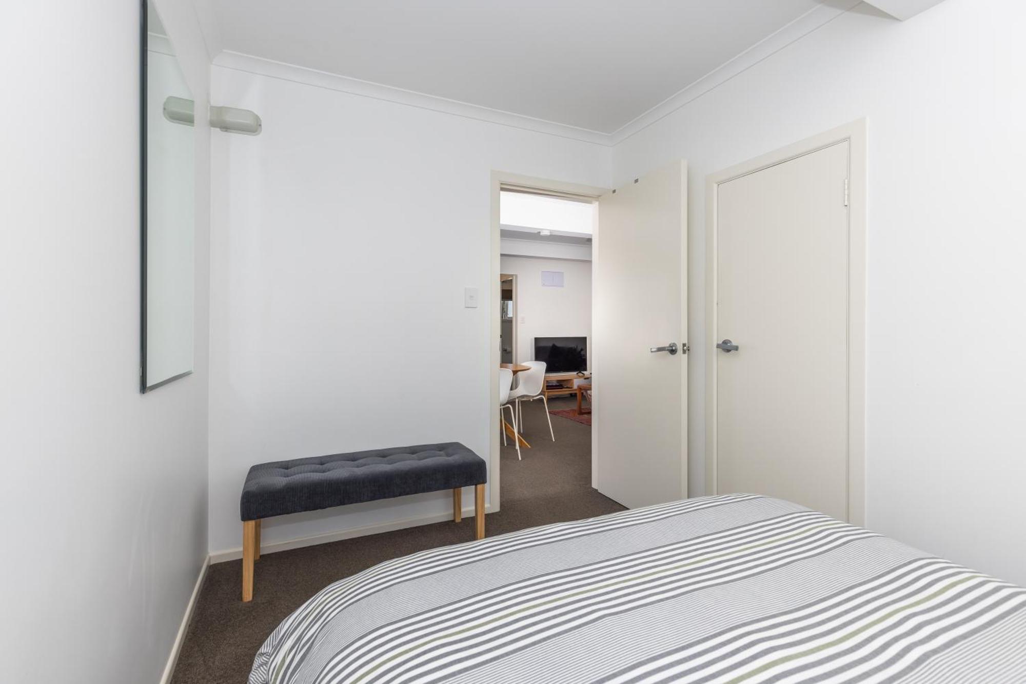 2 Bedroom Home Away From Home Near Cbd & Private Parking Hamilton Extérieur photo