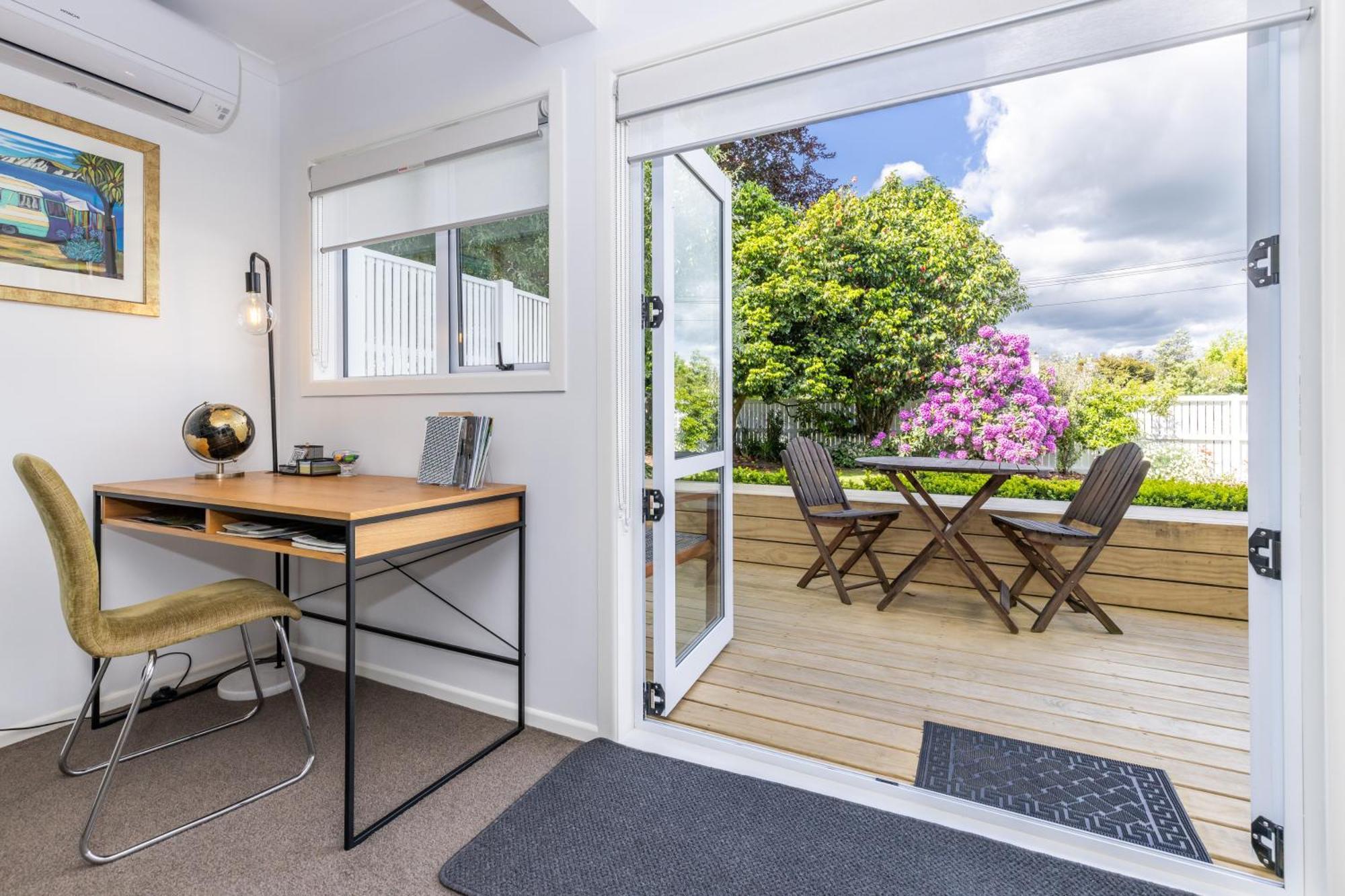 2 Bedroom Home Away From Home Near Cbd & Private Parking Hamilton Extérieur photo