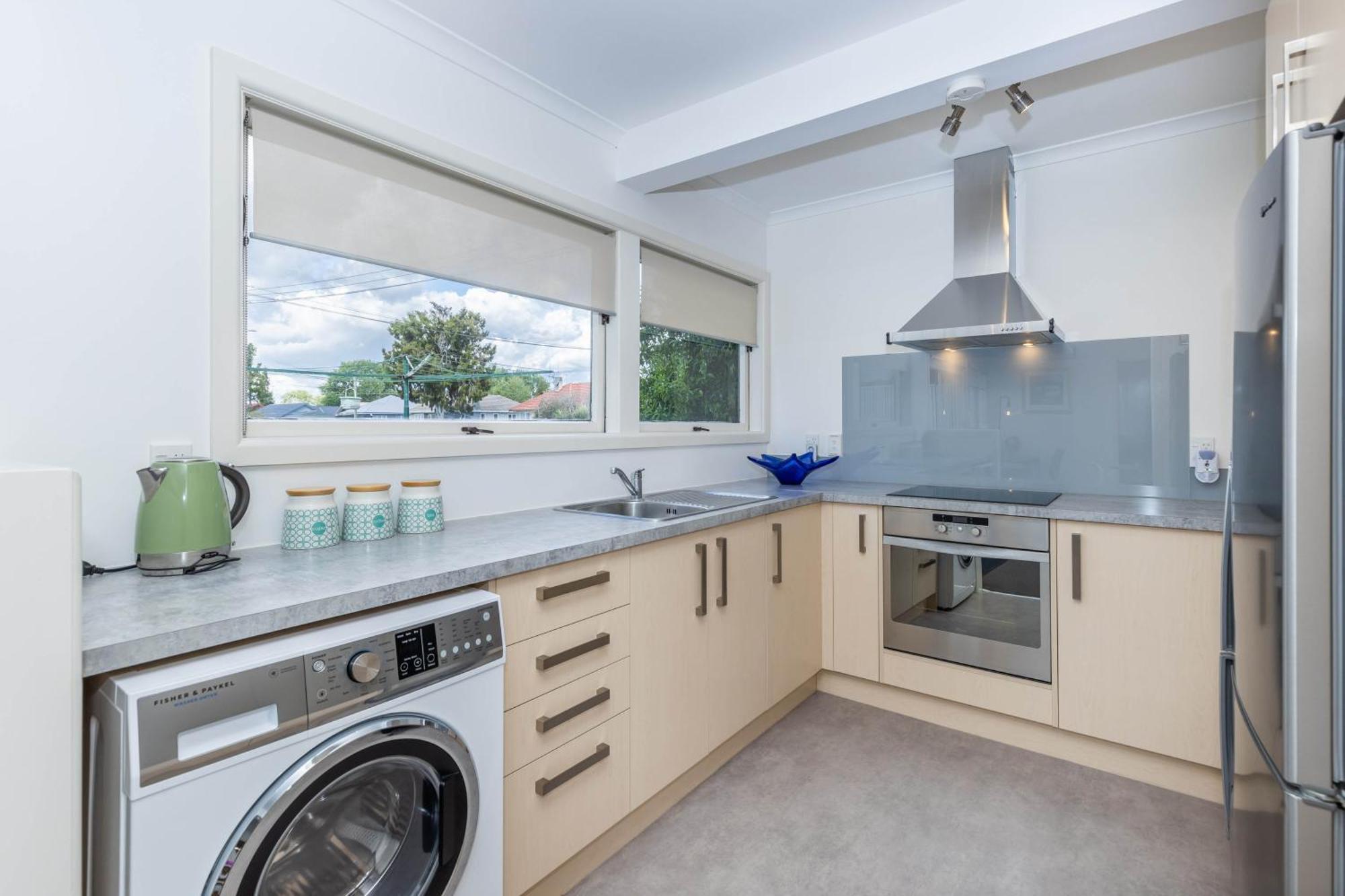 2 Bedroom Home Away From Home Near Cbd & Private Parking Hamilton Extérieur photo